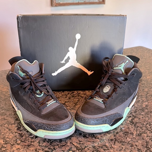 Air Jordan Son Of Mars low black and green glowEUC 11 580603 030